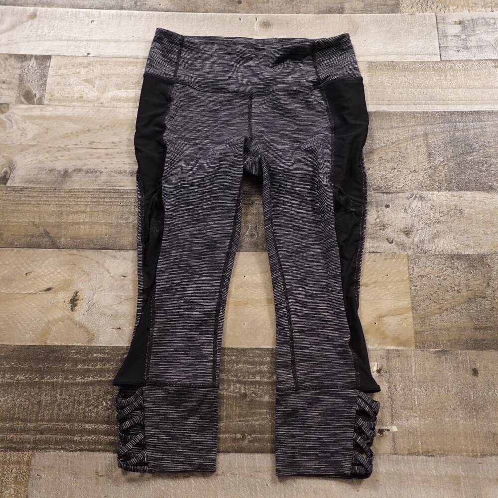 Athleta Mind Over Mat Capri Leggings Mesh & Braid women's small space dye gray